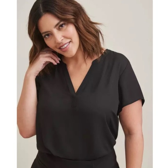 NWT Torrid Georgette Hi-Low Short Sleeve Blouse - Picture 1 of 7